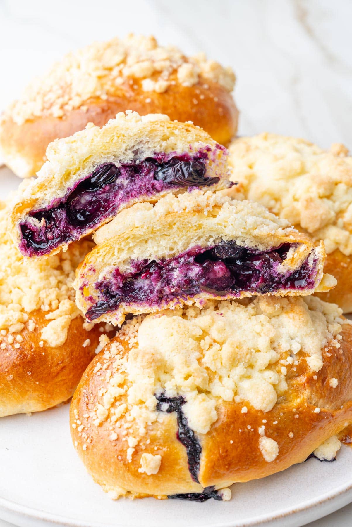 Yeast buns and pastries from the Polish and Eastern European baking year