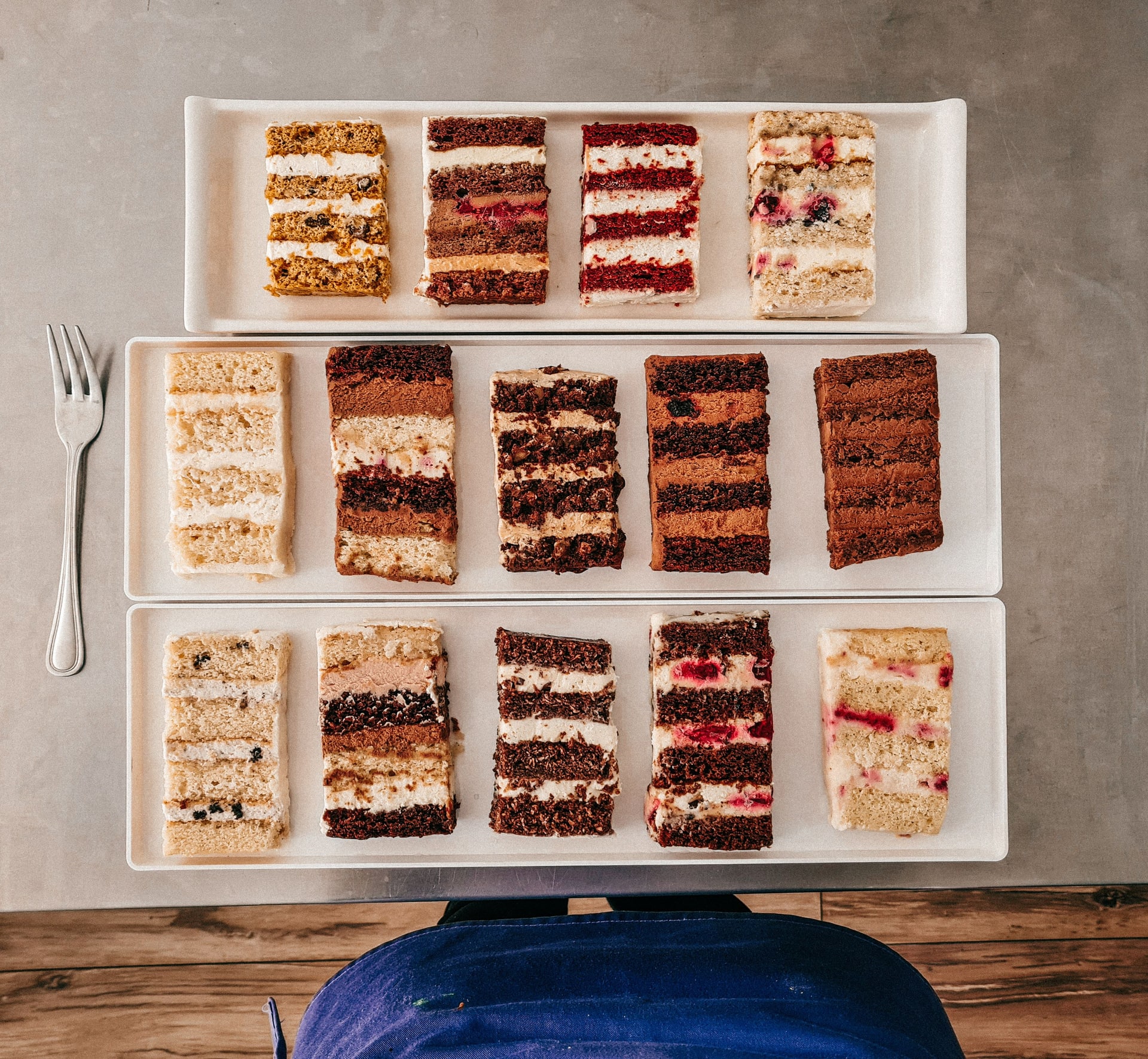 Six Eastern European cakes arranged together on a table