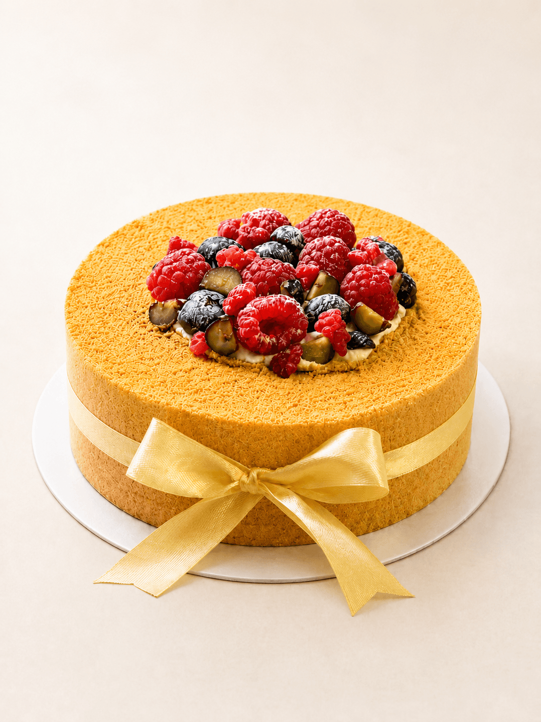A honey cake being finished by hand at Mike Bakes in Belgravia